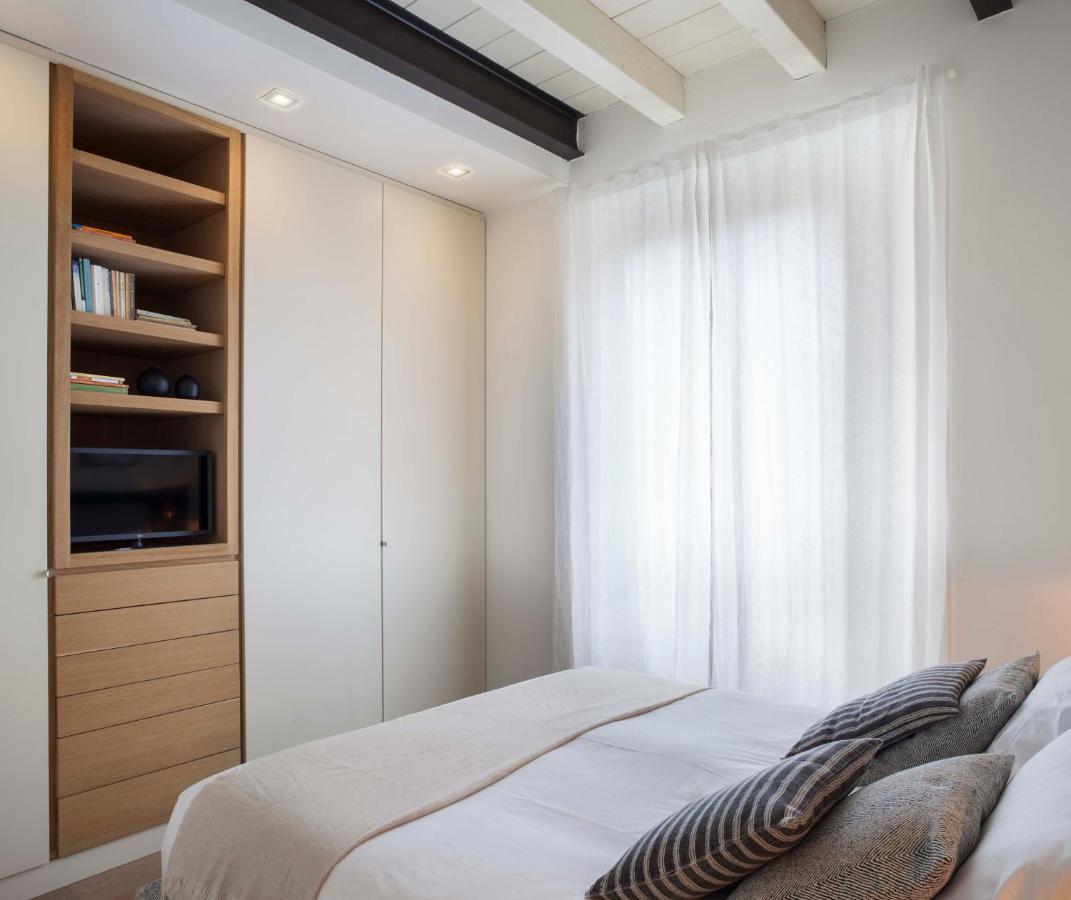 Lily Pads -Elegant Apartment- In The City Center Milano Exterior foto