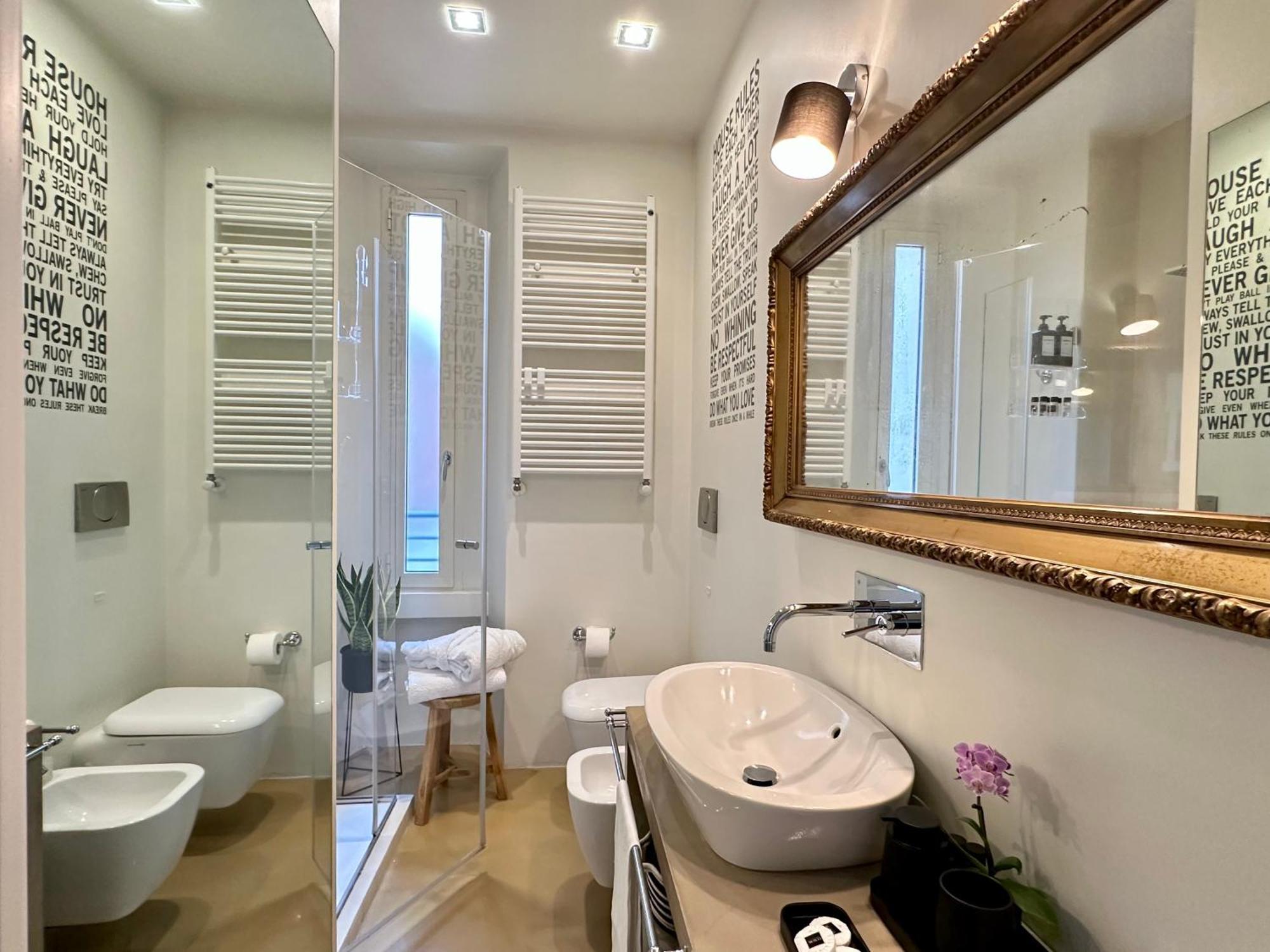 Lily Pads -Elegant Apartment- In The City Center Milano Exterior foto